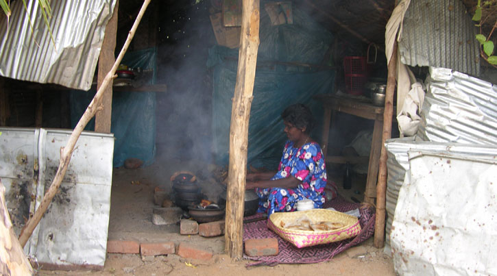Women cooking meals in bad circumstances, CCC:LoH Sri Lanka